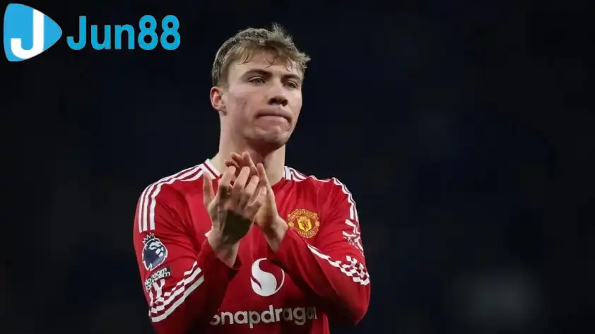 Hojlund hoàn toàn gây thất vọng trong mùa giải cuối cùng ở Man United (Ảnh: Football 365). Hojlund hoàn toàn gây thất vọng trong mùa giải cuối cùng ở Man United (Ảnh: Football 365).